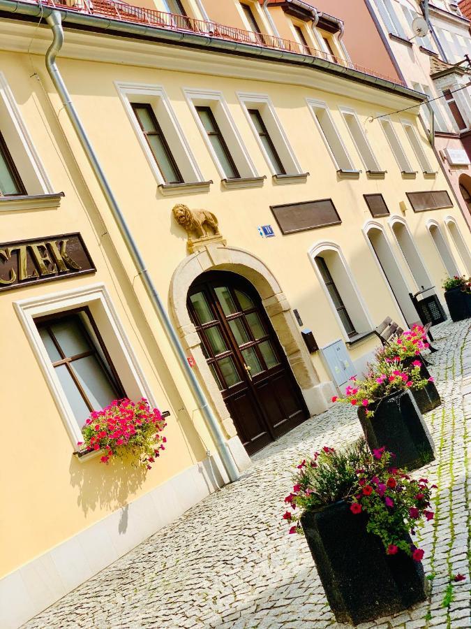 Hotel, Apartament Pod Zlotym Lwem W Samym Centrum Miasta Z Darmowym Parkingiem VII Kłodzko Exterior foto